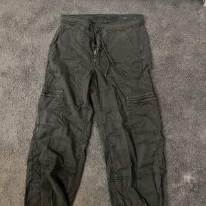 American eagle cargo pants. Size 8 length regular